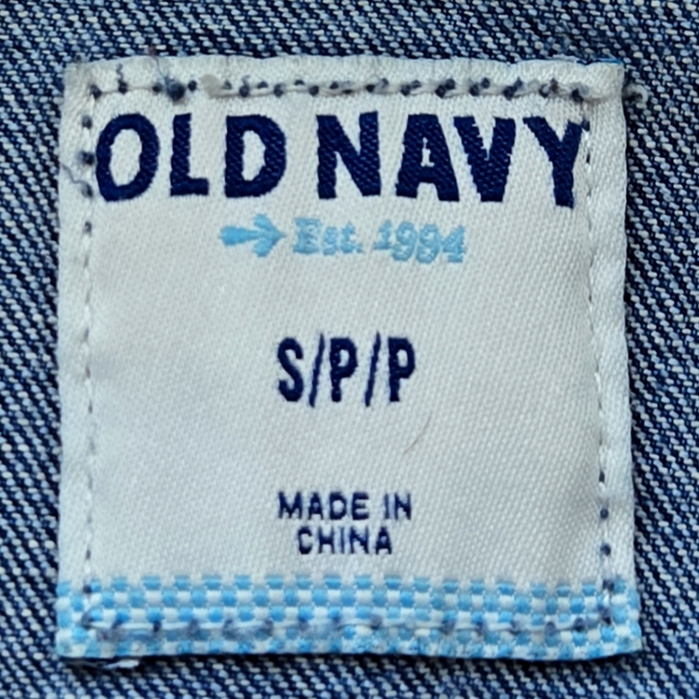Old Navy Denim Trucker Jacket Classic Blue - 2 Side Pockets, 2 Chest Pockets EUC - Picture 6 of 9